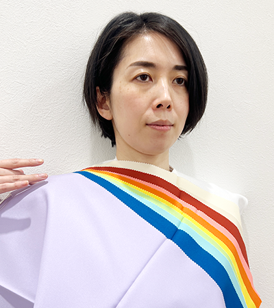 似合う色のドレープを当てた画像